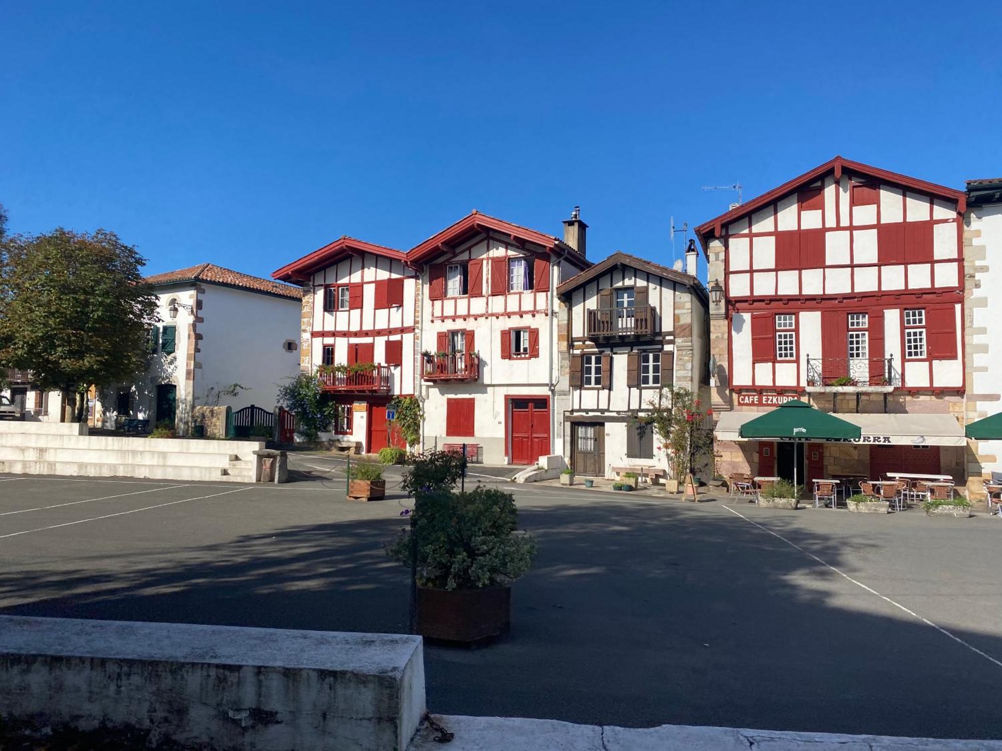 Ama Lur Hotel Hasparren Exterior photo
